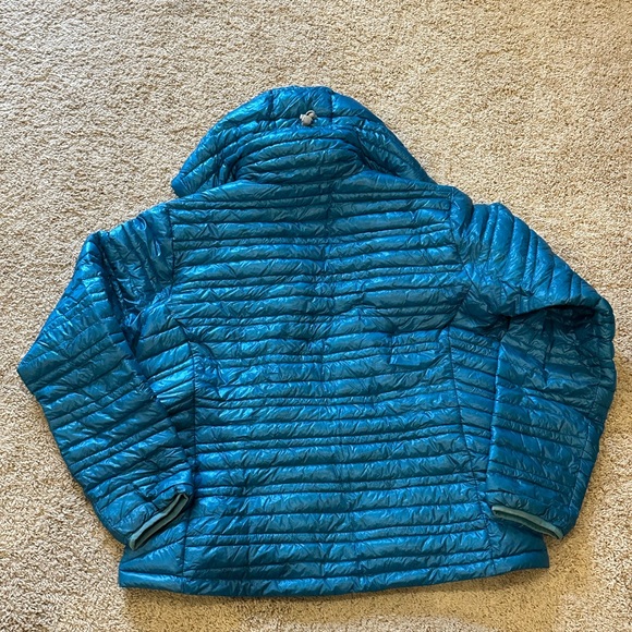 Patagonia Vibrant Blue Down Jacket - Picture 3 of 3